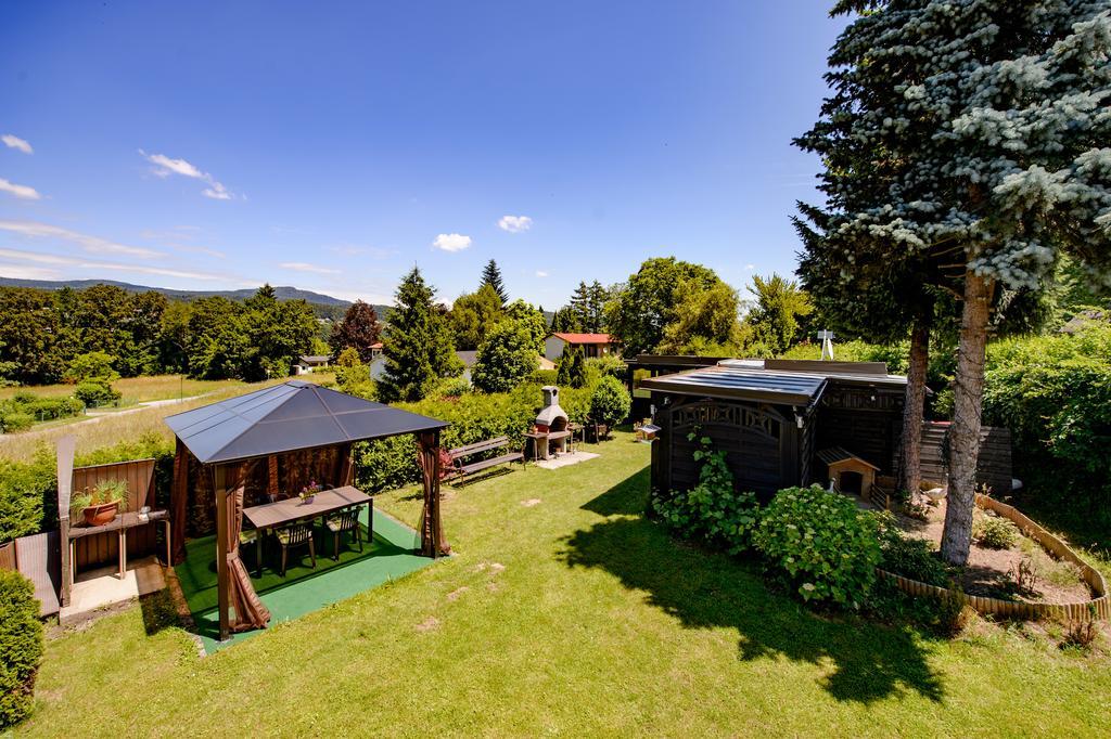 Hotel Haus Charlie Velden am Wörthersee Exterior foto