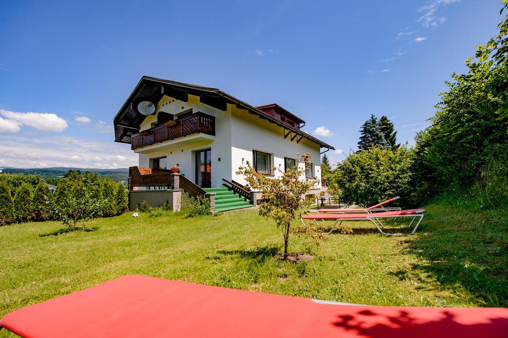 Hotel Haus Charlie Velden am Wörthersee Exterior foto