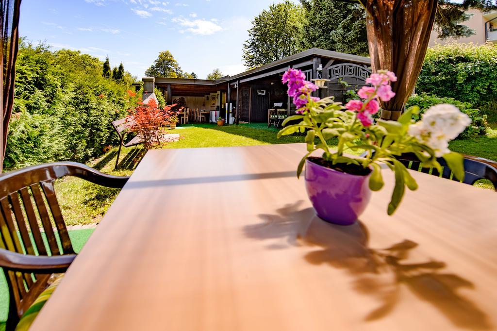 Hotel Haus Charlie Velden am Wörthersee Exterior foto